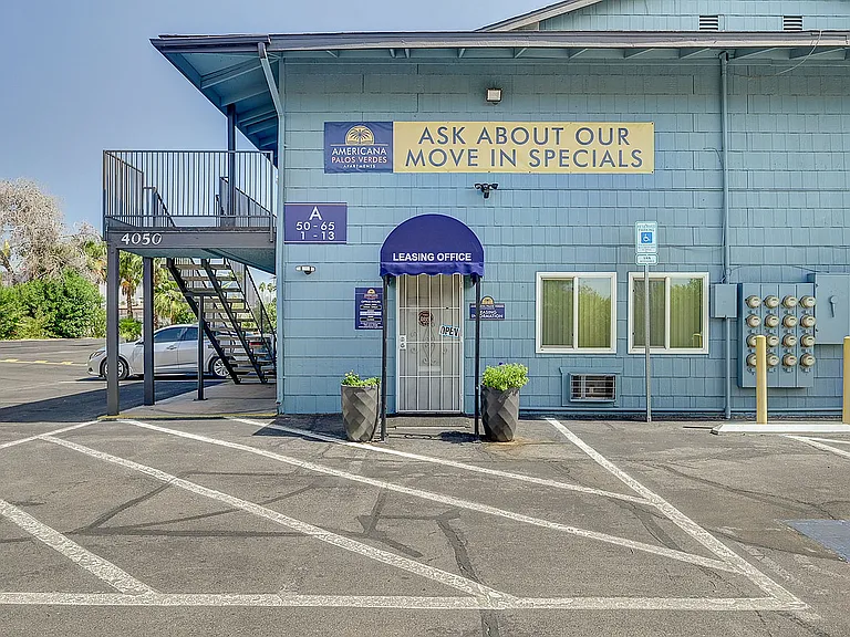 4050_Palos Verdes St-41