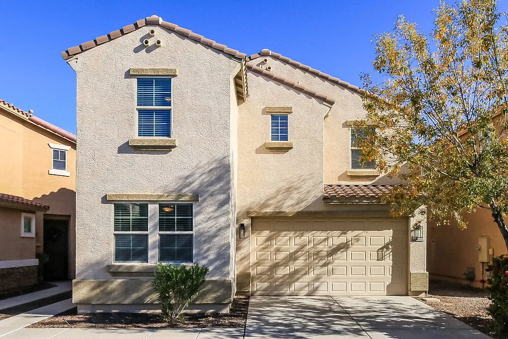 3 bed, 3.0 bath, 2162 sqft, $2,335 — Photo 1