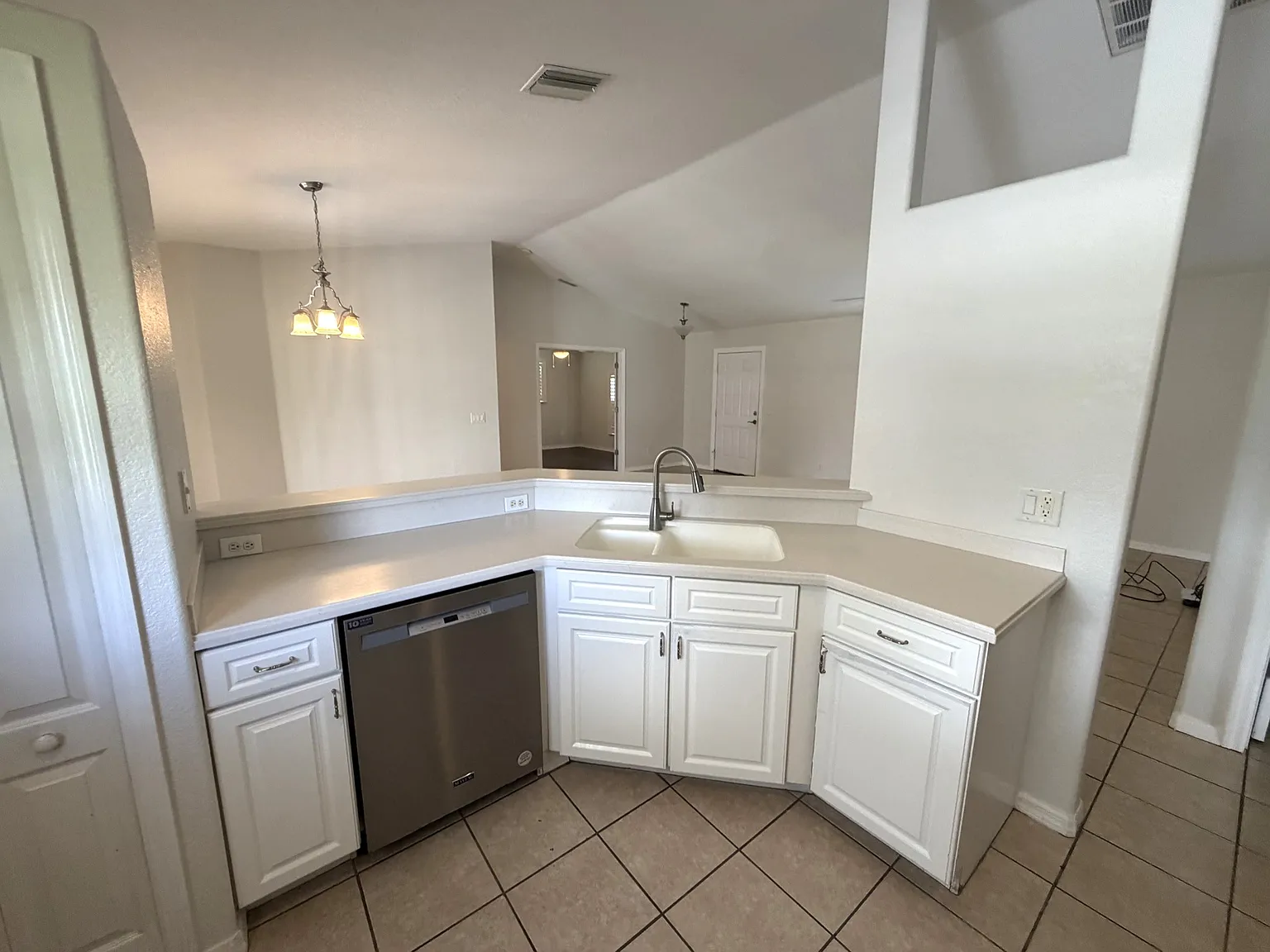 3 bed, 1482 sqft, $2,350 — Photo 4