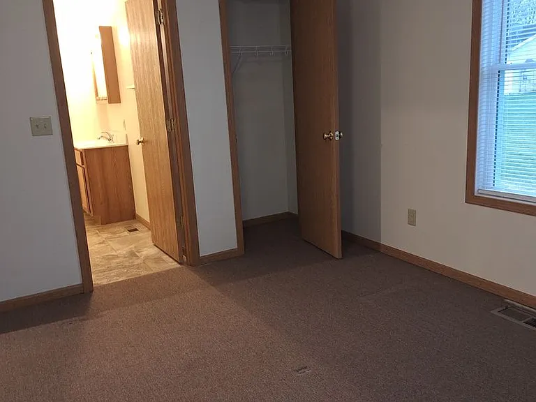 436 W Light St — Photo 9
