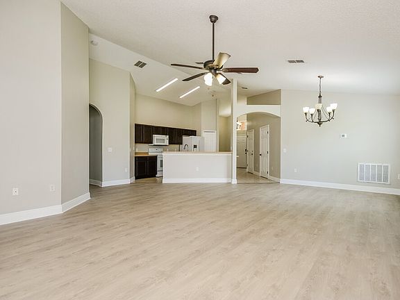 4th image of 1320 Creekview Ct
