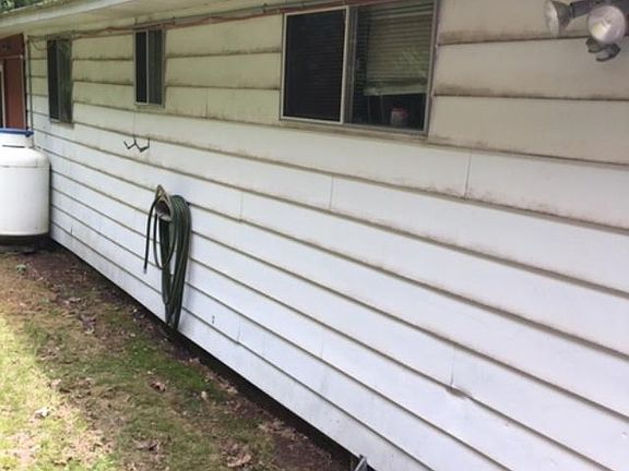3rd image of 1034 Woodhaven Dr