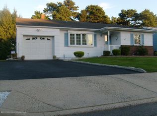 28 Beaverbrook Dr, Toms River, NJ 08757