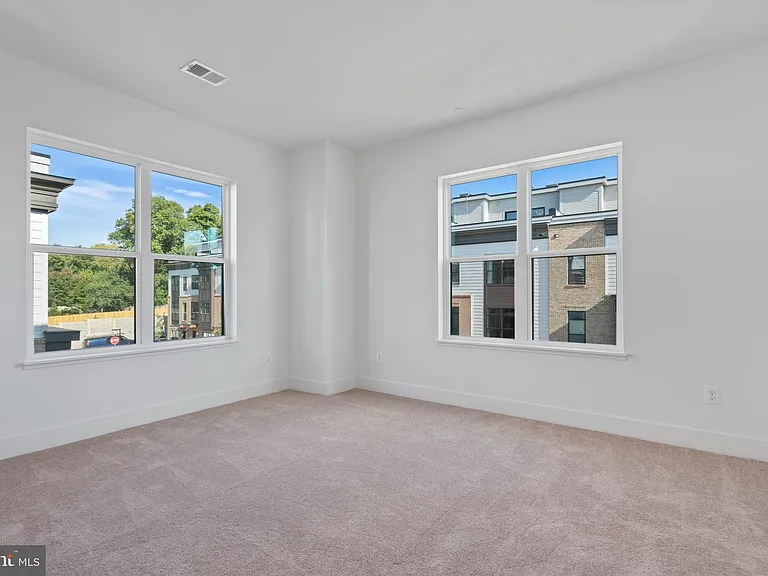 2038 Tysons Ridgeline Rd — Photo 26