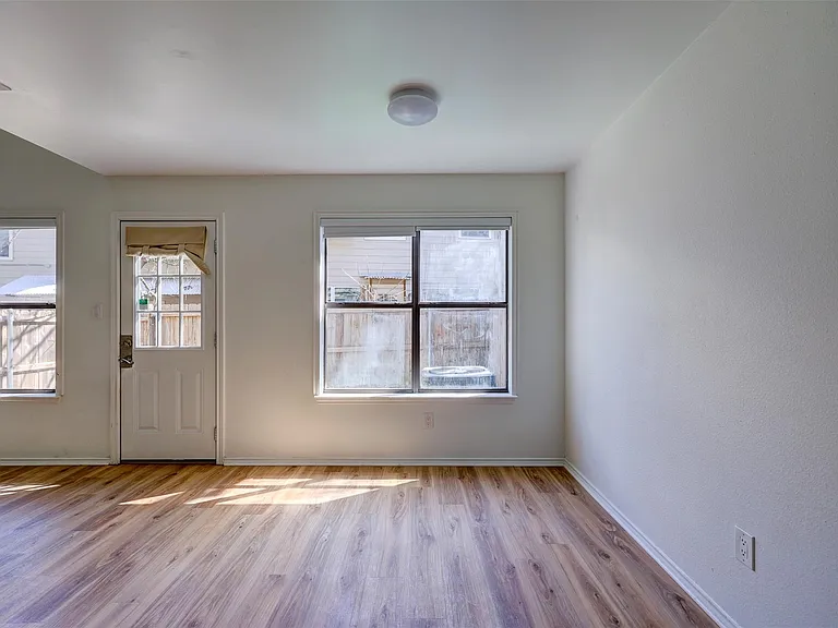 512 Eberhart Ln #1403 — Photo 9