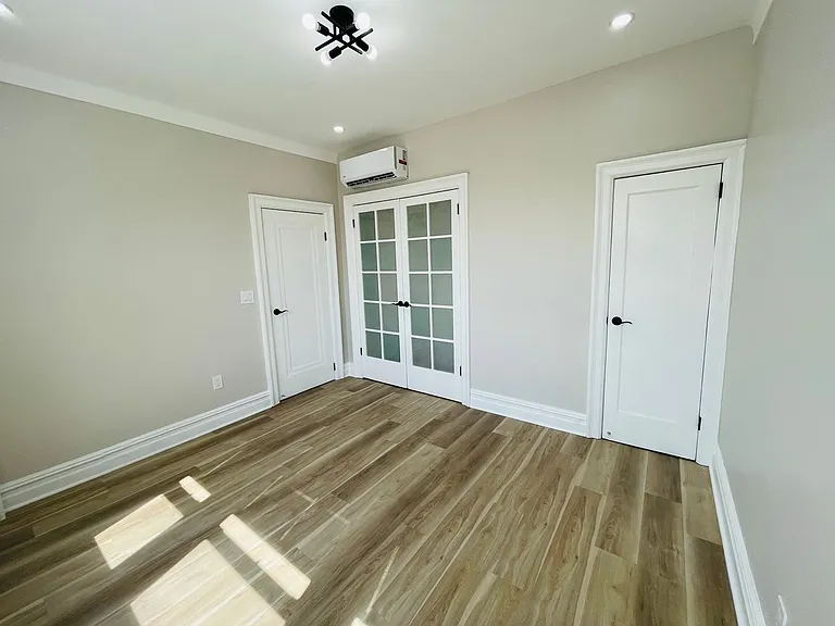 Stunning Building 1bed/ 1bath unit available. — Photo 12