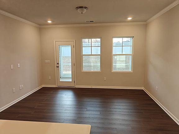 5th image of 720 Maple Branch Cir