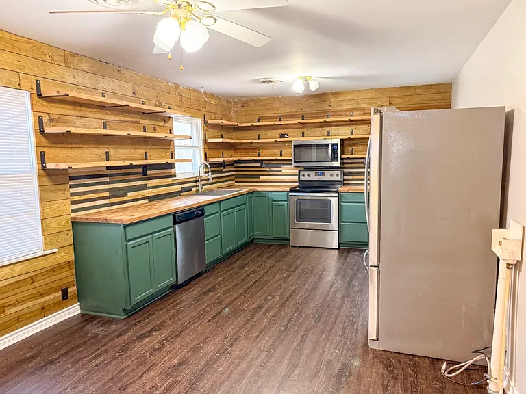 209 Cavin St — Photo 5