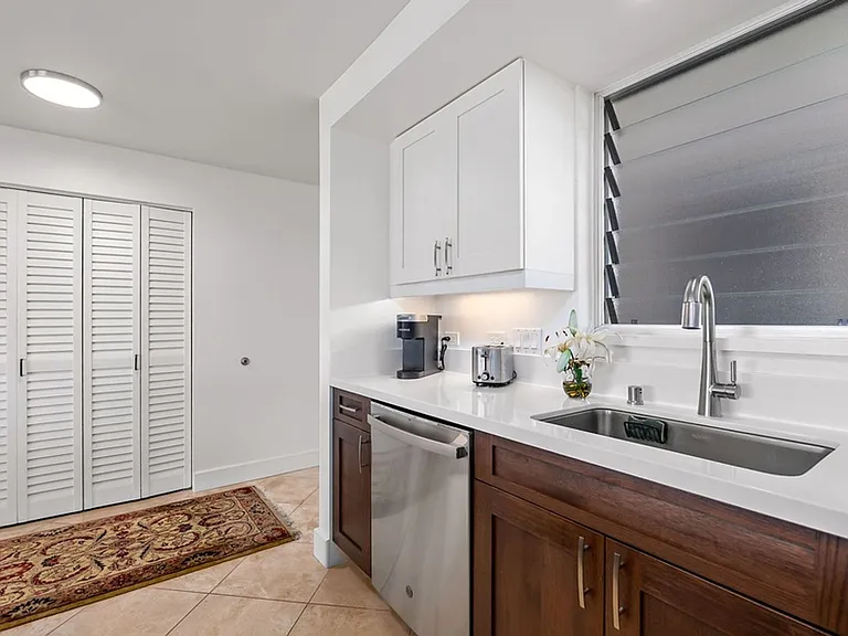 2895 Kalakaua Ave #805 — Photo 19