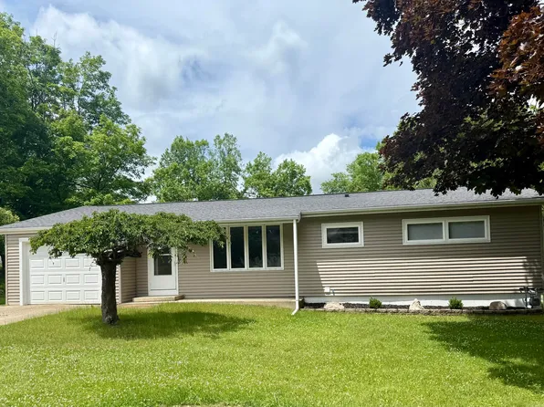 303 Scenic Dr, Hillsdale, MI 49242