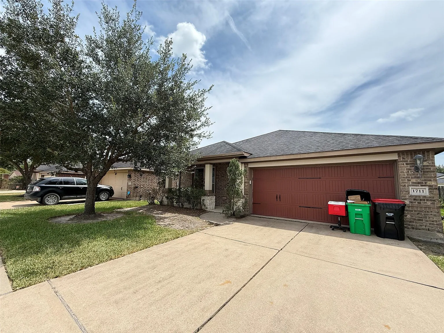 3 bed, 2.0 bath, 1975 sqft, $2,100 — Photo 2