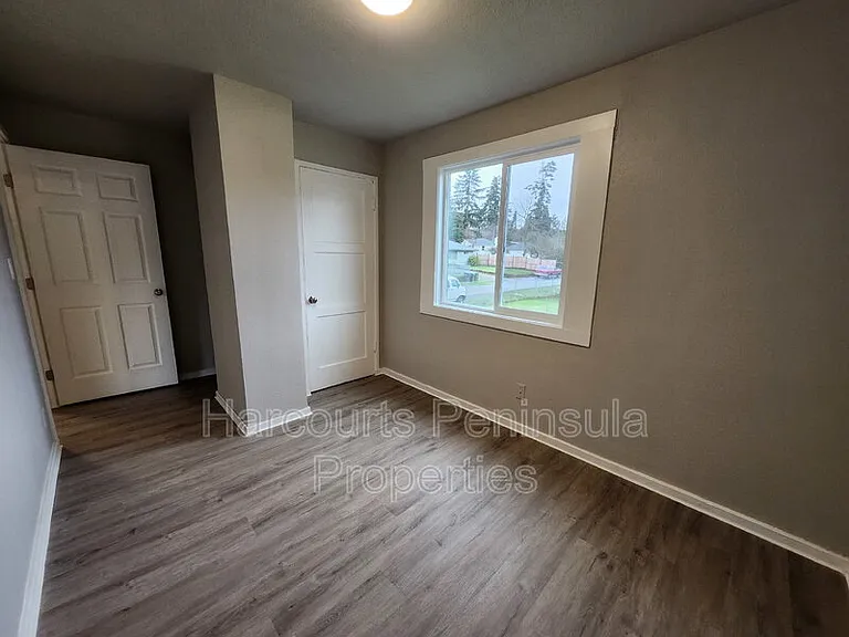 2831 NE Center St #1 — Photo 7