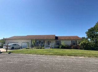 34007 Sailboat Ct, Brighton, IL 62012