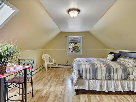 4th image of 530 Saint Lawrence Ave