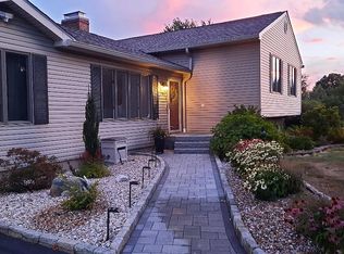 31 Pinnacle Rd, Bristol, CT 06010