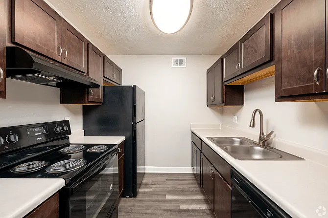 Lake Castleton Apartments — Photo 39