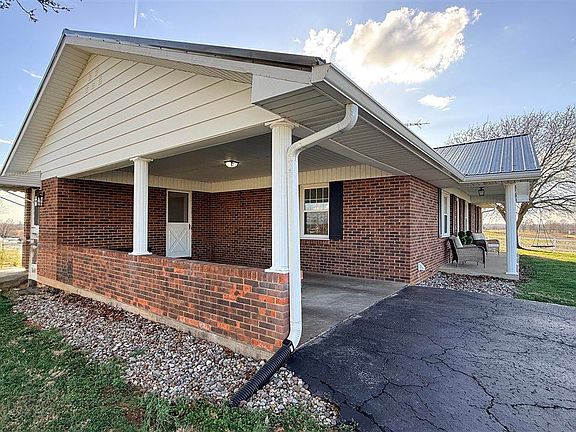 2nd image of 811 Doc Ward Rd