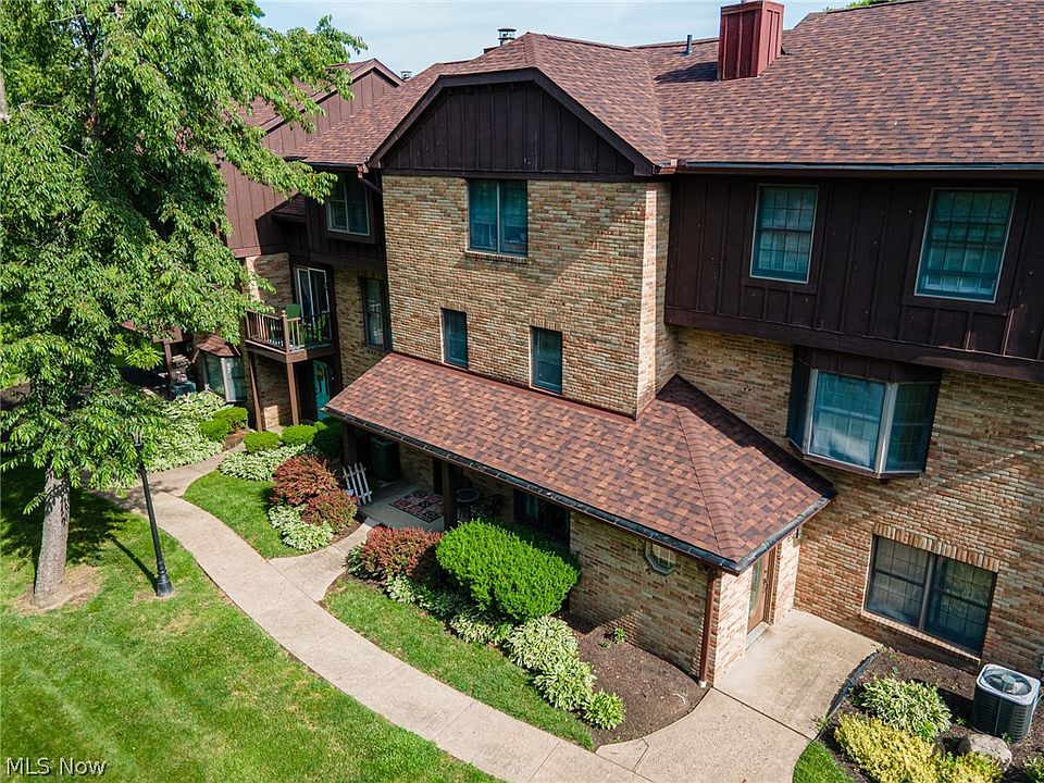 1st image of 16 Acorn Ln