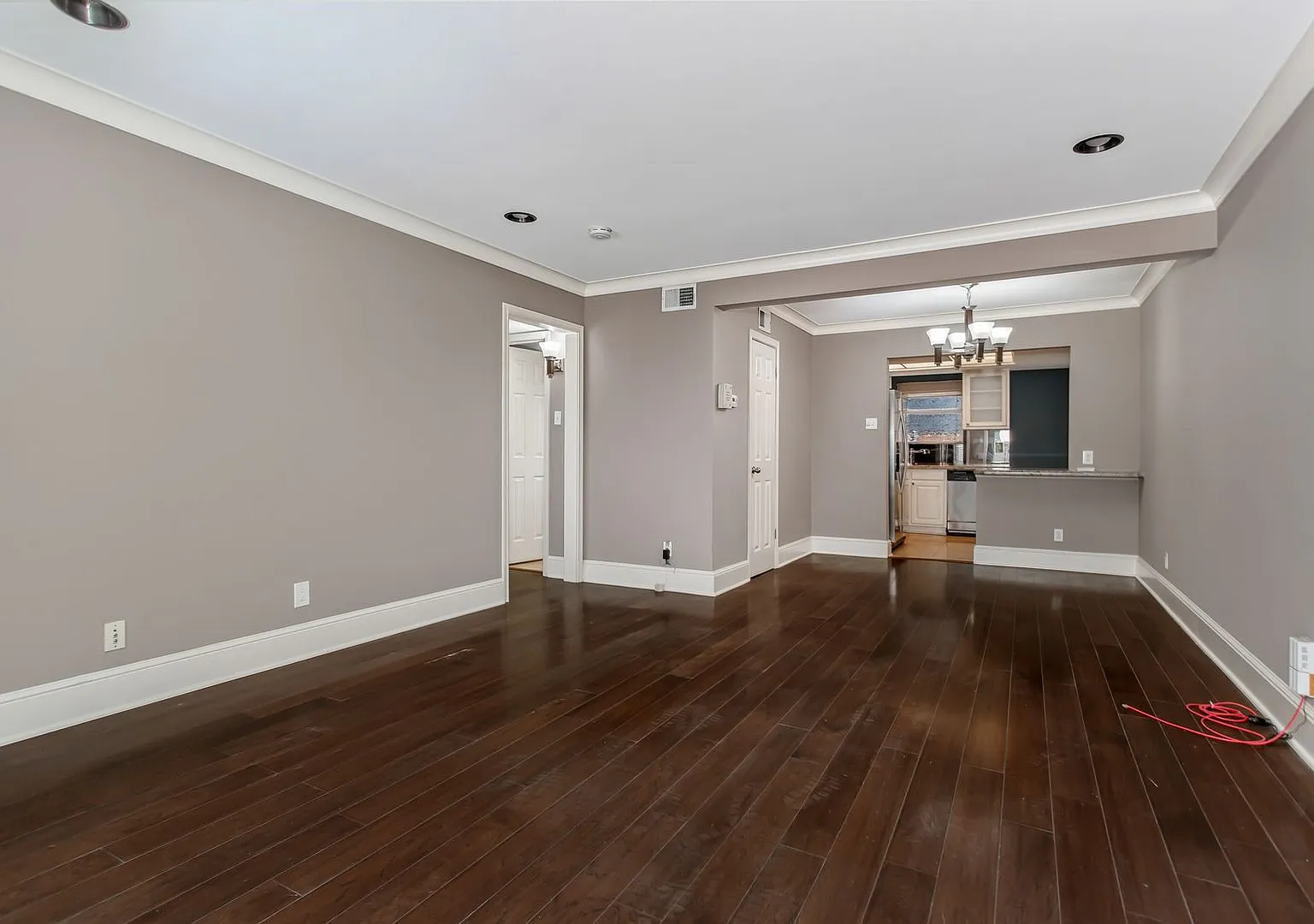2 Bedroom, 2 Bath Apartment at Paradisio Apartments! — Photo 2