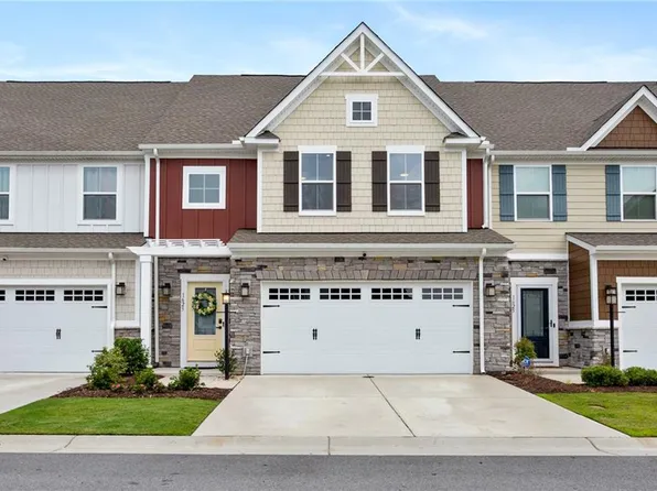 1623 Catbird Ln, Chesapeake, VA 23323