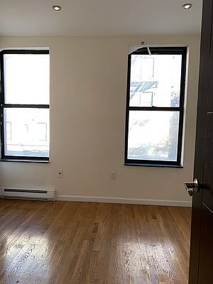 3rd image of 10 Manhattan Ave