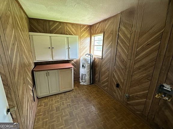 5th image of 670 Miller Street Ext