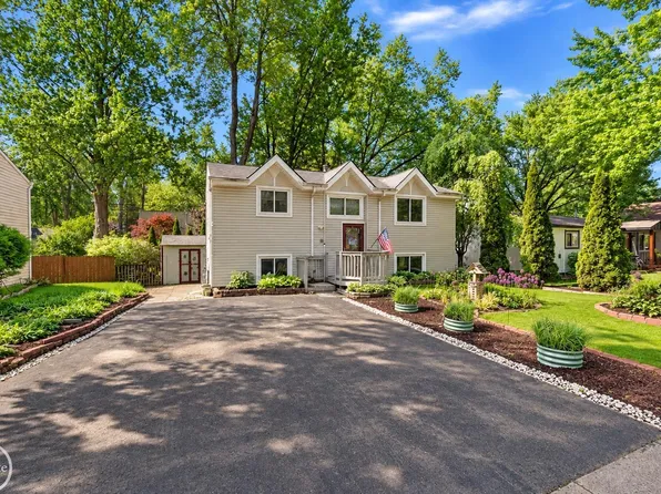1136 Miller Rd, Lake Orion, MI 48362