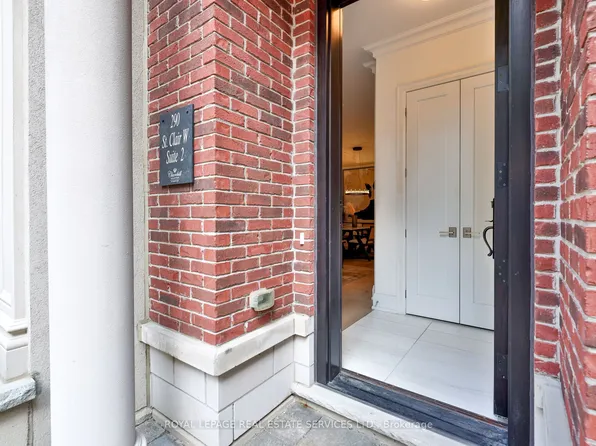 290 Saint Clair Ave W #Townhouse 2, Toronto, ON M4V 1S3