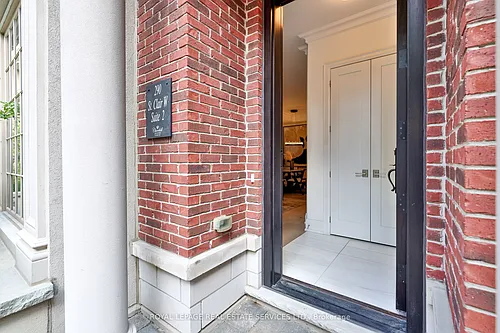 290 Saint Clair Ave W #Townhouse 2 Photo 1