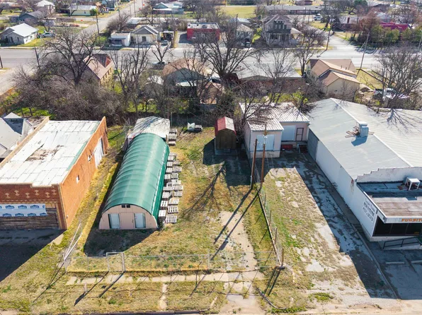 705 S Concho St, Coleman, TX 76834