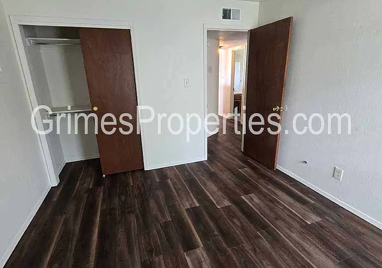 13109 Candelaria Rd NE #F — Photo 9
