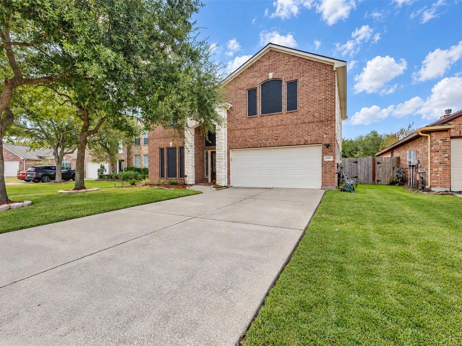 4 bed, 2.5 bath, $2,500 — Photo 2