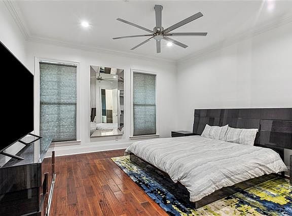 5th image of 349 34th St