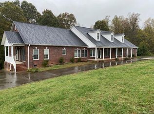 7382 Woodland Hills Rd, Hickory, NC 28602