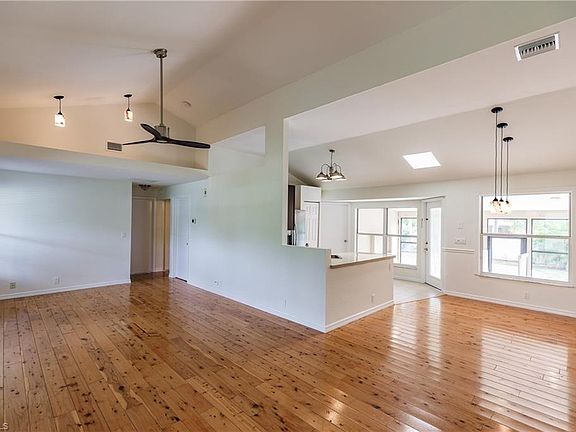 3rd image of 400 Castle Dr
