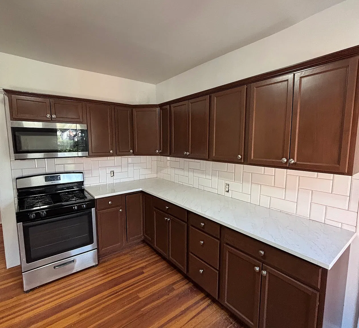 2 bed, 1300 sqft, $2,500 — Photo 2