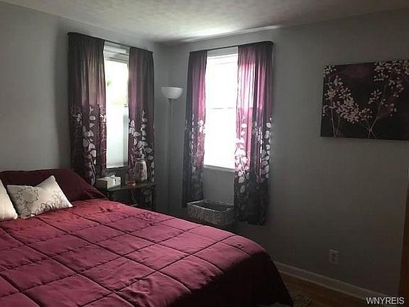 4th image of 2472 Parker Blvd