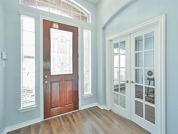 4th image of 1814 Silver Brook Ln