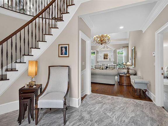 4th image of 5327 Claridge Sq