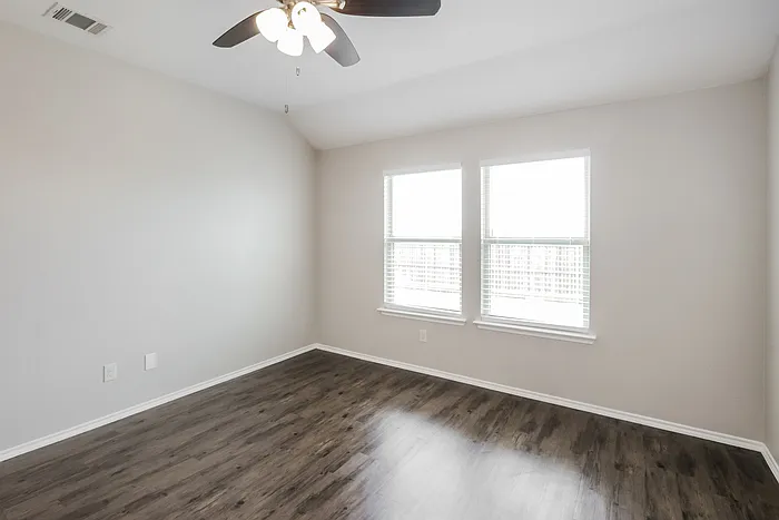 233 Thoroughbred St — Photo 11