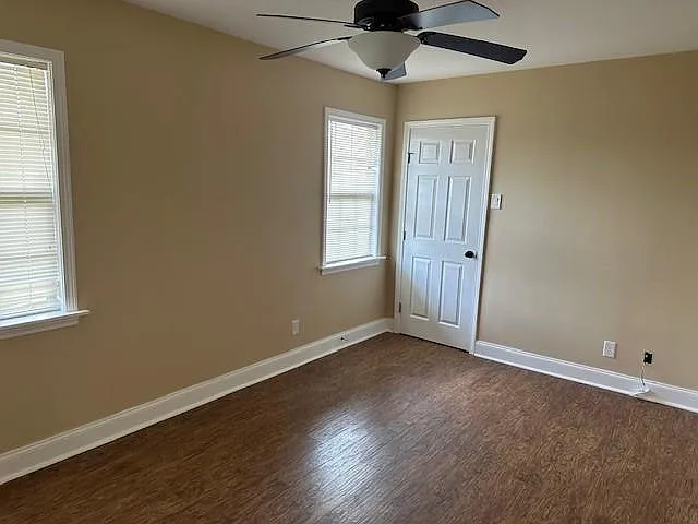 2124 Dupont Dr — Photo 8