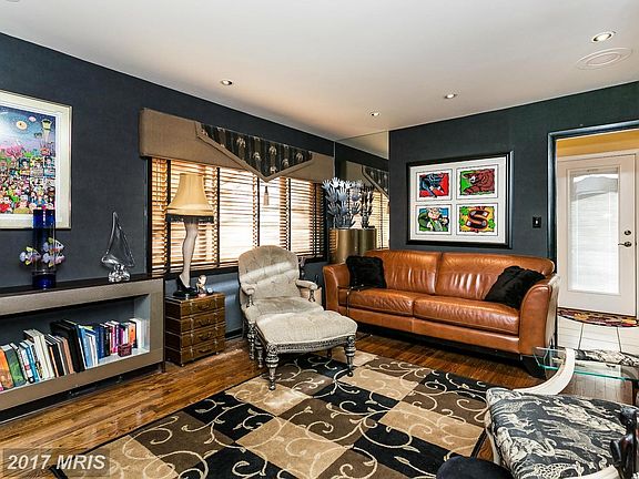 warm and cozy family room w hardwoods