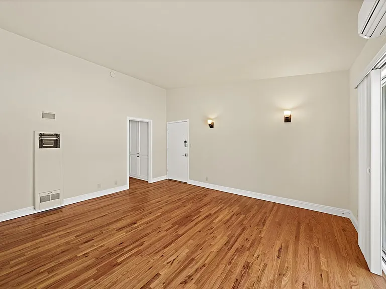 11719 Mayfield Ave #6 — Photo 13
