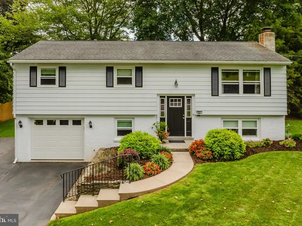 261 N Reamstown Rd, Denver, PA 17517