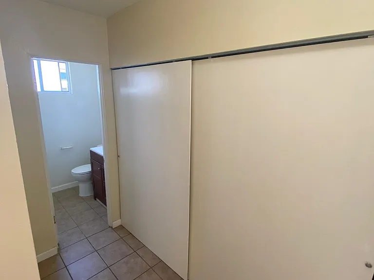 535 E Adams St #15 — Photo 12
