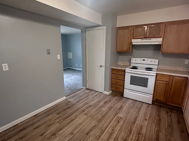 1627 W Maple St — Photo 16