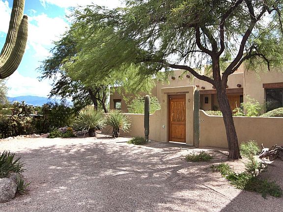 Front Circular Drive & Courtyard