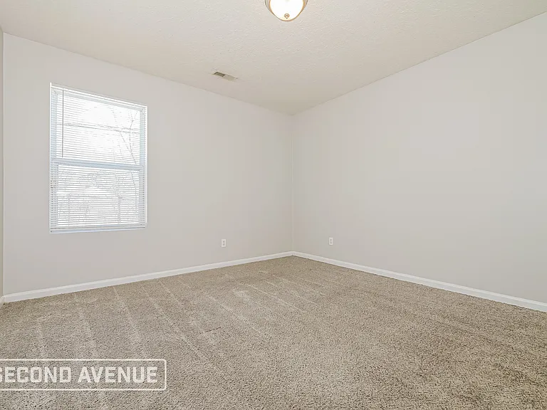 2833 Kensington Ave — Photo 13