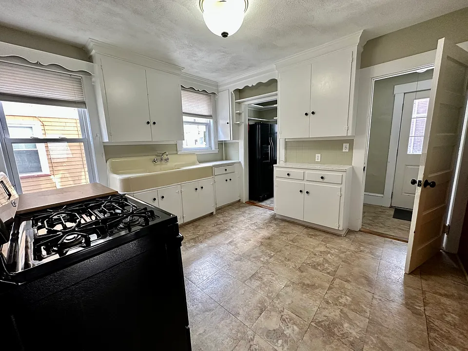 82 Bromfield Rd #1