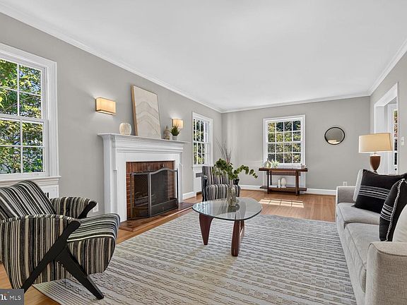 3rd image of 3333 Tennyson St NW